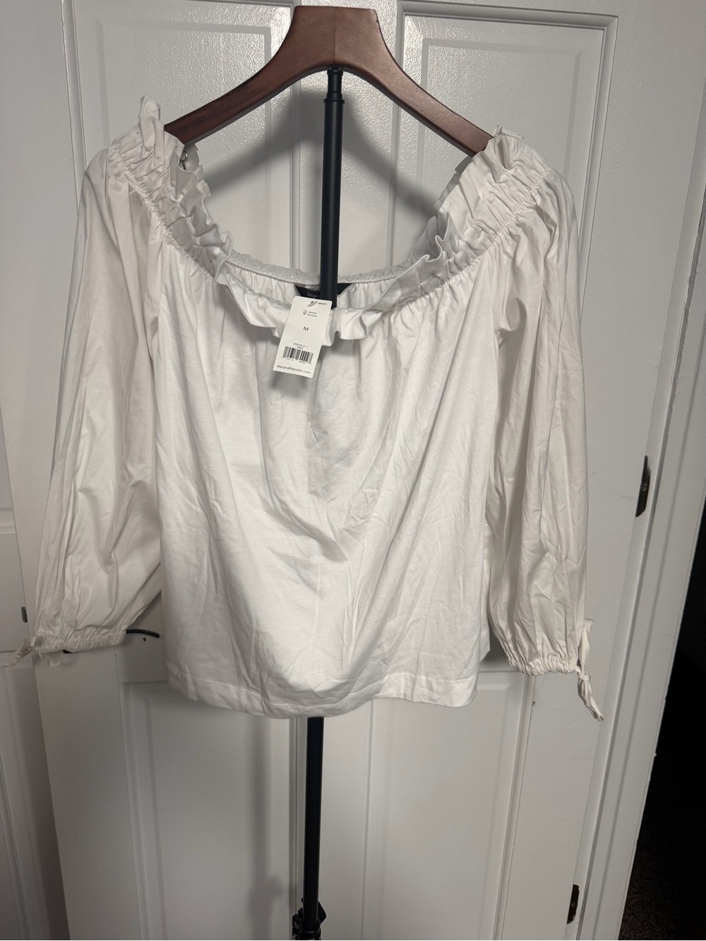 NWT Banana Republic White Ruffled Off-Shoulder Blouse Size Medium